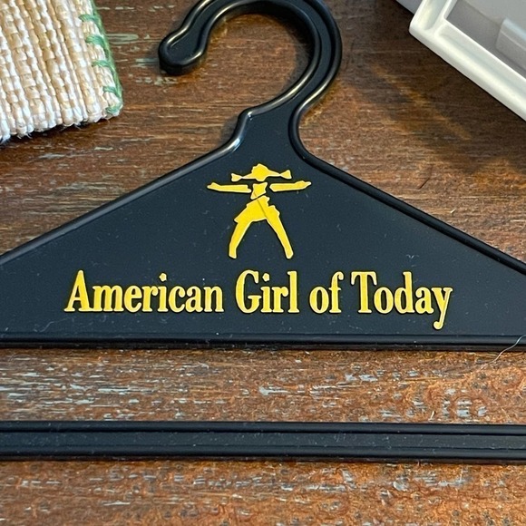 American Girl & Batat Dolls Accessories Hanger , Wallet & Doctors Suitcase - Picture 2 of 9